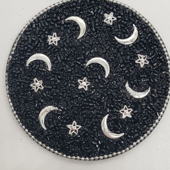 Moon and stars beaded coaster set with holder - Picture 4 of 9